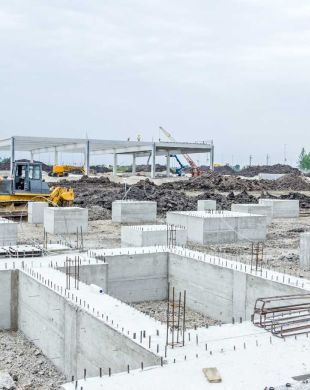 Construcția fundației și structurii
